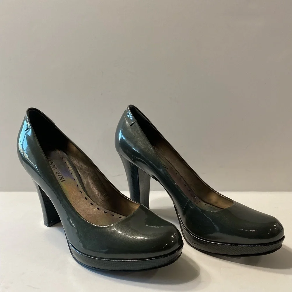 Gianni Bini Olive Green Glossy Patent Leather Slip On Pumps Size 8